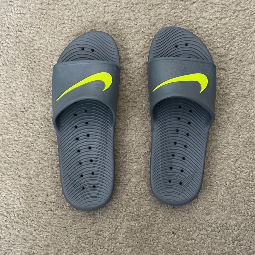 Men’s Nike Slides Grey and Neon Green Nike Check!